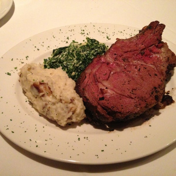 Photo taken at Donovan&#39;s Steak &amp; Chop House by Lien P. on 1/19/2013