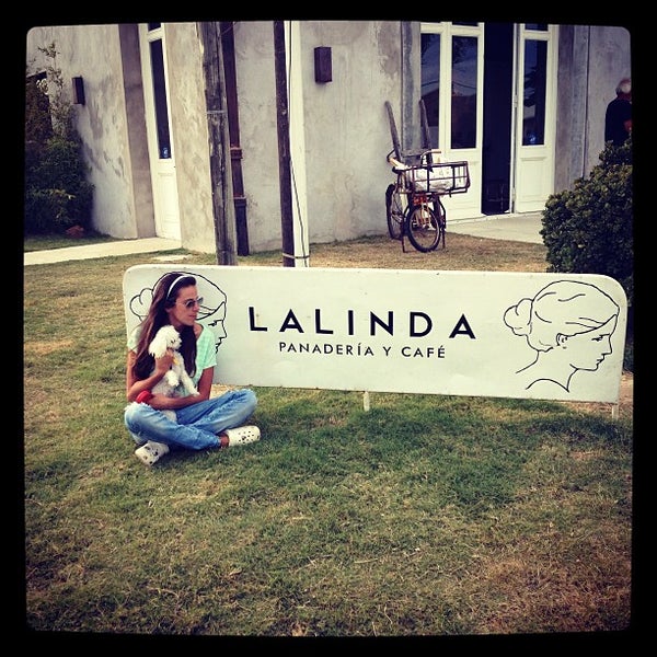 รูปภาพถ่ายที่ La Linda โดย Belu P. เมื่อ 1/16/2013