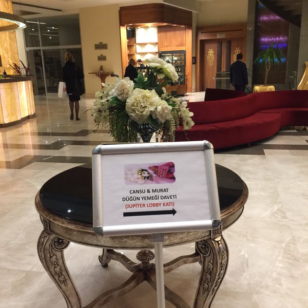 Photo prise au DoubleTree by Hilton Istanbul Atasehir Hotel &amp; Conference Centre par Fatma T. le10/26/2019