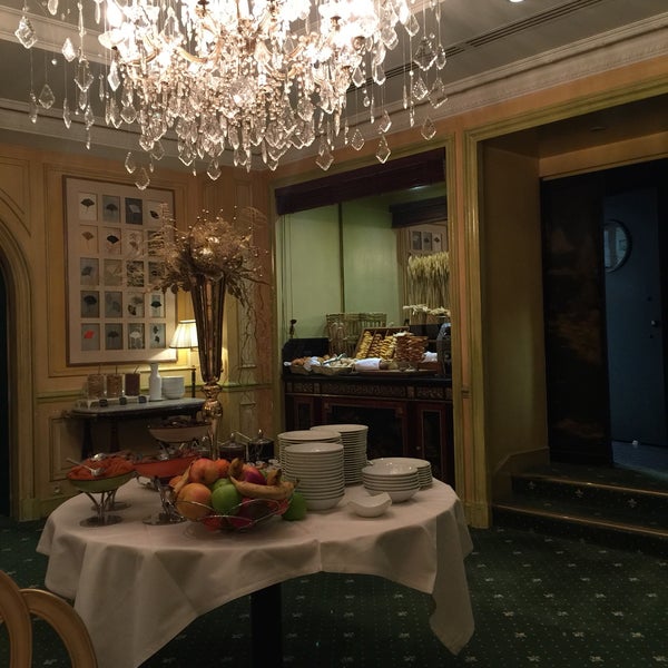 Das Foto wurde bei Hôtel Westminster von Fatma T. am 12/17/2018 aufgenommen