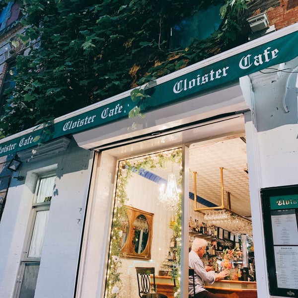 Foto tirada no(a) The Cloister Cafe por ♡ em 6/16/2019