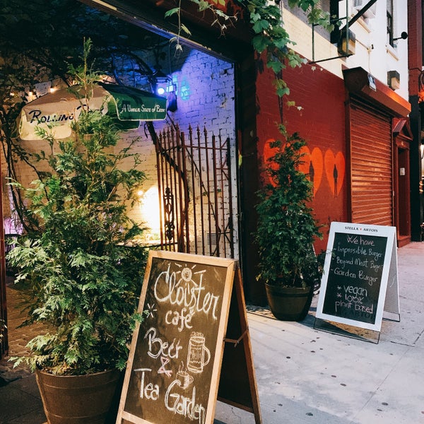 Foto tirada no(a) The Cloister Cafe por ♡ em 6/16/2019