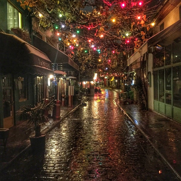 Das Foto wurde bei On Off Karaköy von İlker Ç. am 12/30/2015 aufgenommen