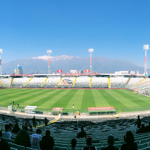 Das Foto wurde bei Estadio Monumental David Arellano von Guillermo S. am 9/23/2018 aufgenommen