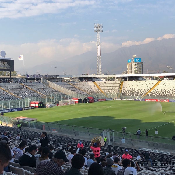 Das Foto wurde bei Estadio Monumental David Arellano von Guillermo S. am 4/5/2018 aufgenommen