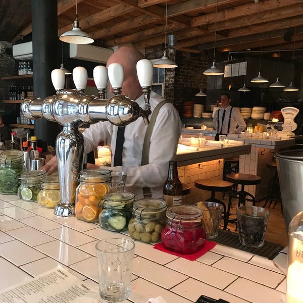 3/22/2018 tarihinde Taylor J.ziyaretçi tarafından Aria Wine Bar'de çekilen fotoğraf