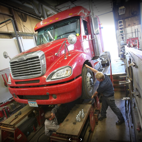 Freightliner of St. Cloud Auto Dealership