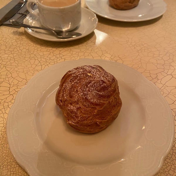 2/22/2020에 Julie J.님이 Confectionary (Cafe Pushkin)에서 찍은 사진