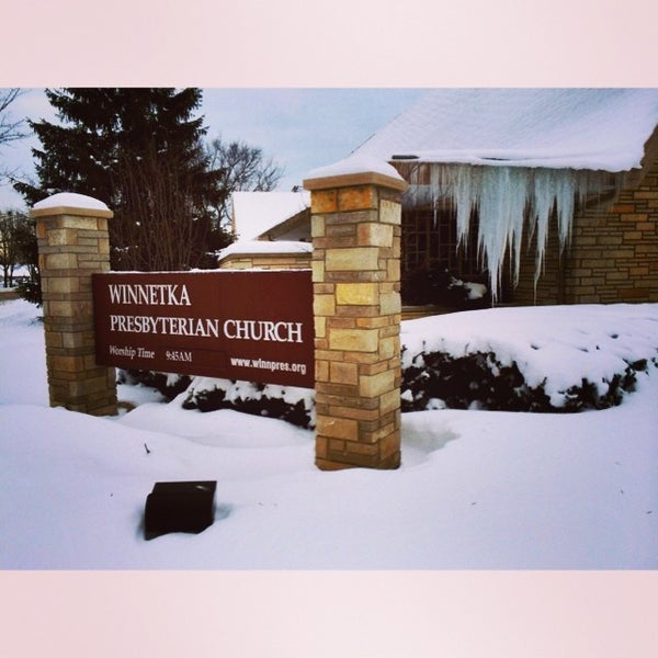 รูปภาพถ่ายที่ Winnetka Presbyterian Church โดย Adam W. เมื่อ 1/4/2014