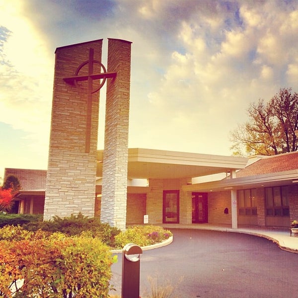 รูปภาพถ่ายที่ Winnetka Presbyterian Church โดย Adam W. เมื่อ 10/29/2013