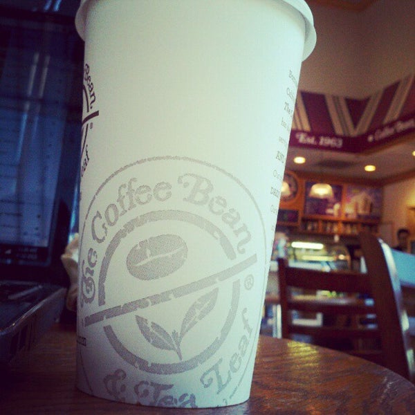 Photo taken at The Coffee Bean &amp; Tea Leaf by Sinnary S. on 8/22/2013