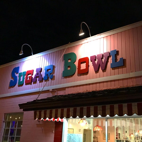 Photo taken at Sugar Bowl Ice Cream Parlor Restaurant by Solario on 5/30/2018