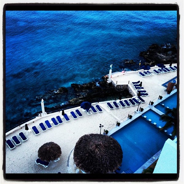 Foto diambil di Coral Princess Hotel &amp; Dive Resort oleh Mario rafael A. pada 9/22/2012