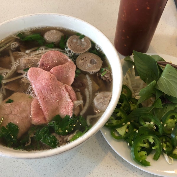 รูปภาพถ่ายที่ Ben Tre Vietnamese Homestyle Cuisine โดย zSha A. เมื่อ 10/2/2018