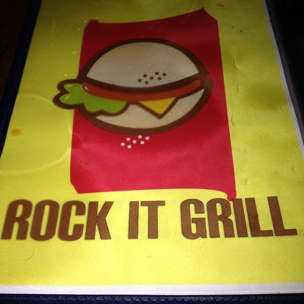 Foto tirada no(a) Rock It Grill por Lisa E. em 2/2/2013