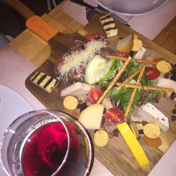 10/23/2019 tarihinde Zeynep K.ziyaretçi tarafından Bella Vita Restaurant &amp; Bar'de çekilen fotoğraf