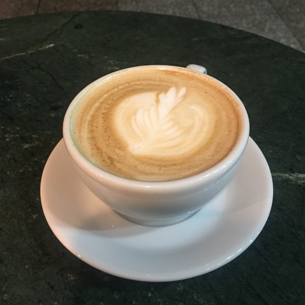 Foto diambil di Awake Coffee &amp; Espresso oleh Hüseyin Y. pada 1/11/2018