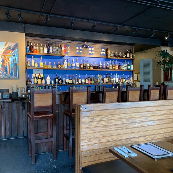 Foto tirada no(a) Twisted Cuban Cafe &amp; Bar por Todd M. em 4/17/2019