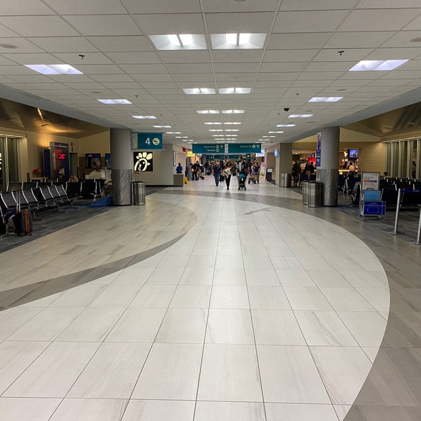 รูปภาพถ่ายที่ Pensacola International Airport (PNS) โดย Todd M. เมื่อ 12/13/2019