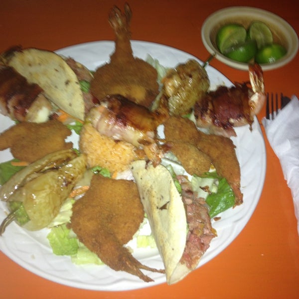 Photo taken at El Corral Restaurante by Luis Yeisuan M. on 1/21/2013