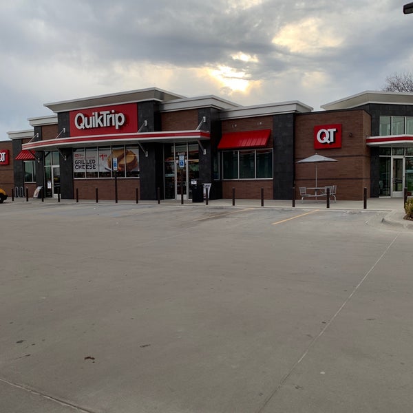 QuikTrip Convenience Store in Riverside