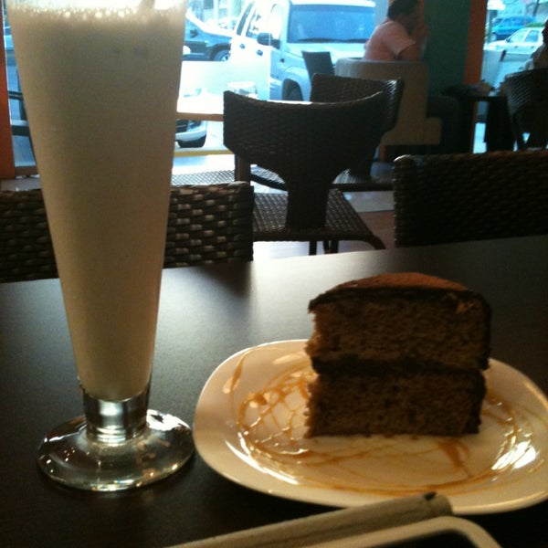 6/22/2013에 Aracely G.님이 Mioespresso Coffee &amp; Cake House에서 찍은 사진