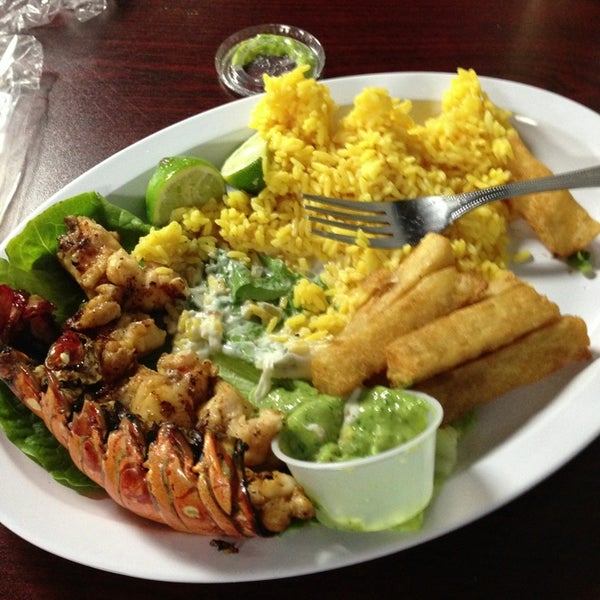 รูปภาพถ่ายที่ King Seafood โดย Caspar R. เมื่อ 3/26/2013