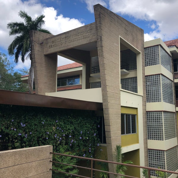 Biblioteca Nacional Ernesto J. Castillero R. Library