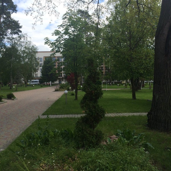 5/21/2016 tarihinde 🌟Slavaziyaretçi tarafından Конгресс-отель «Пуща»'de çekilen fotoğraf