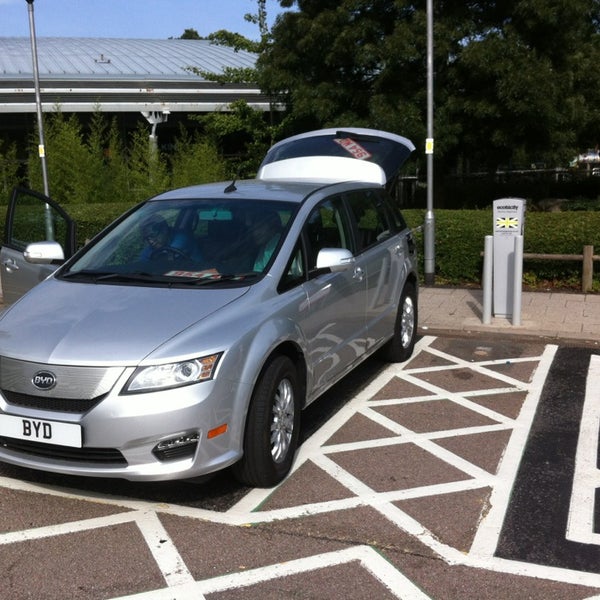 Photo taken at South Mimms Services (Welcome Break) by Malcolm on 8/21/2013
