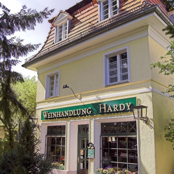 Photo taken at Weinhandlung Hardy by weinhandlung hardy on 12/14/2016