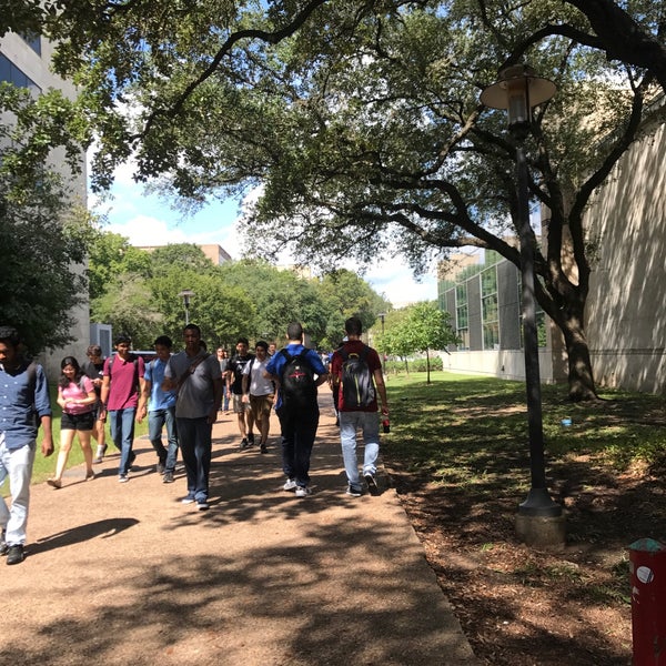 Foto tirada no(a) Universidade de Houston por M em 9/19/2017