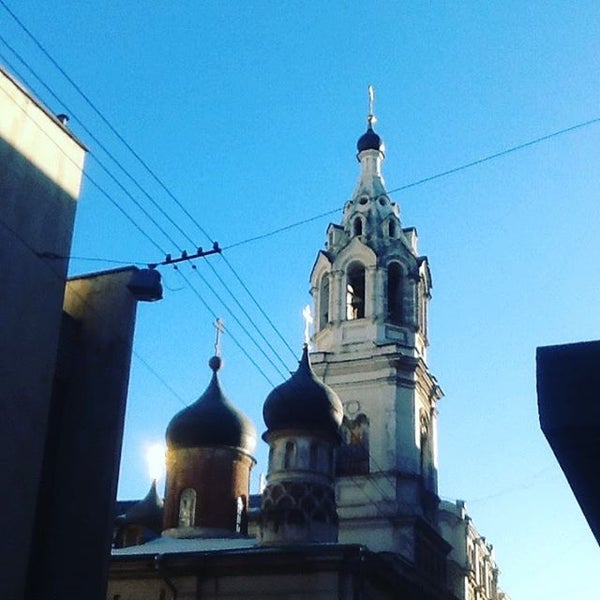 Церковь в старопанском переулке. Церковь красный звон. Церковь николы красный звон в москве. Здание цк кпсс ипатьевский переулок. Церковь николы красный звон.