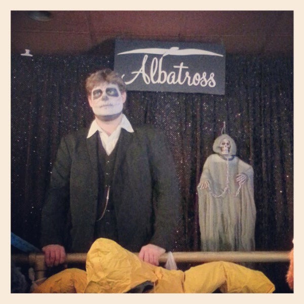 10/27/2012にJess O.がAlbatross Barで撮った写真
