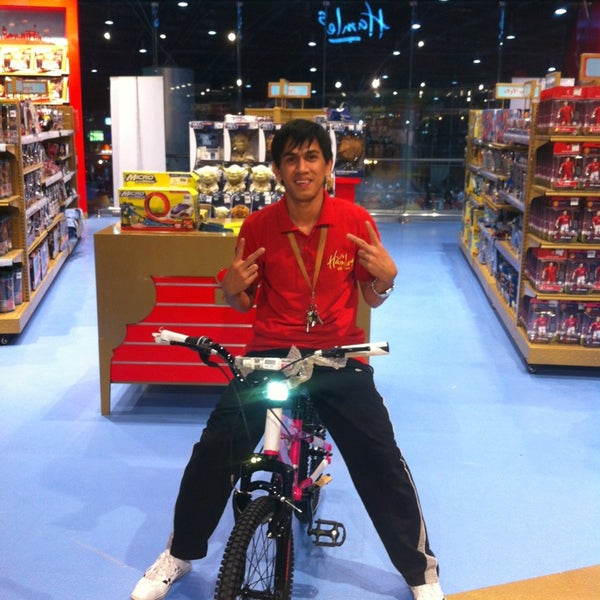 Photo taken at Hamleys by Samaher A. on 6/7/2013