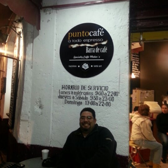 Photo taken at Punto Café Barra de Café de Especialidad by Ruth L. on 2/3/2013