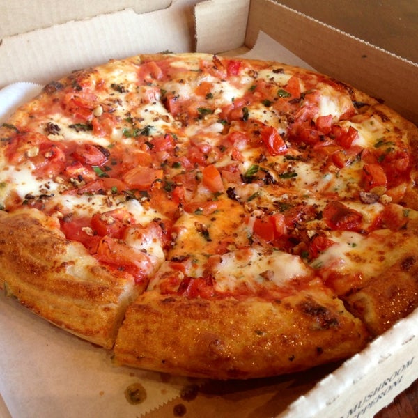 Foto tomada en Top It Pizza  por Rachel el 6/21/2013