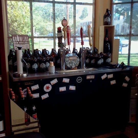 Foto diambil di Pinehurst Wine Shoppe oleh Griffin G. pada 9/20/2012