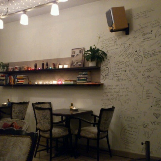 Снимок сделан в Sweetday Cafe пользователем Dinara S. 10/5/2012