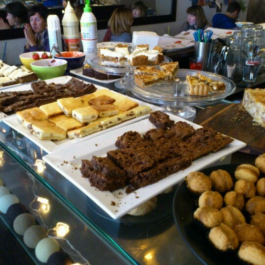 Foto tomada en Sweetday Cafe  por Dinara S. el 10/7/2012