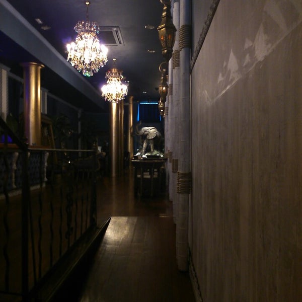 Das Foto wurde bei Elephant Restaurant &amp; Lounge Club von LivingBCN am 5/28/2014 aufgenommen