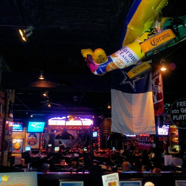 12/4/2012 tarihinde Serge C.ziyaretçi tarafından Humperdinks Restaurant &amp; Brewpub - Greenville'de çekilen fotoğraf