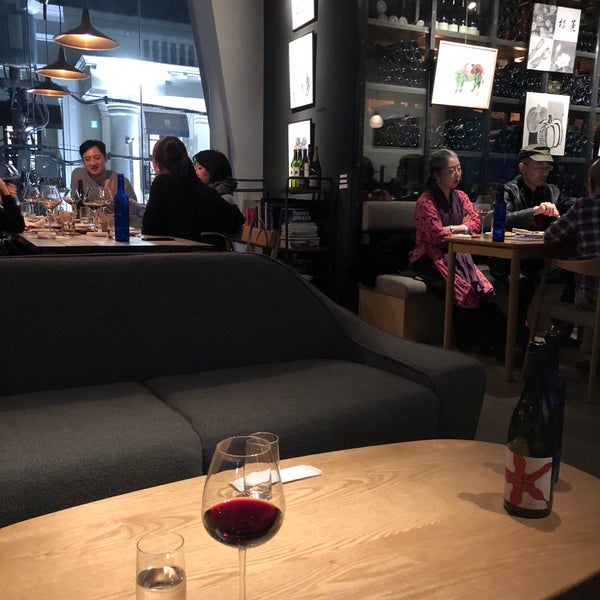 12/3/2017 tarihinde AM A.ziyaretçi tarafından Apéro Wine Bar'de çekilen fotoğraf