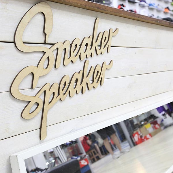 รูปภาพถ่ายที่ Sneaker Speaker โดย Sneaker Speaker (ТЦ Ролл-Холл) เมื่อ 11/28/2015