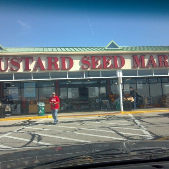 10/13/2012 tarihinde Jerome D.ziyaretçi tarafından Mustard Seed Market &amp; Café'de çekilen fotoğraf