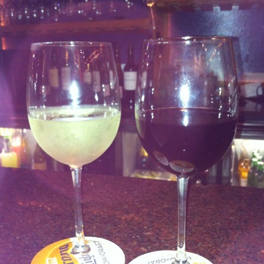 Foto tomada en Clearwater Wine Bar &amp; Bistro  por Angel el 2/10/2013