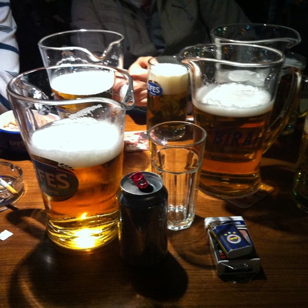 Foto diambil di Maschera Efes Beer Cafe &amp; Bistro oleh Esra I. pada 4/20/2013