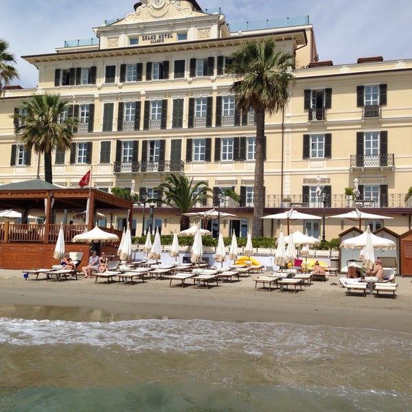 6/18/2014 tarihinde @nadya_musicziyaretçi tarafından Grand Hotel Alassio'de çekilen fotoğraf