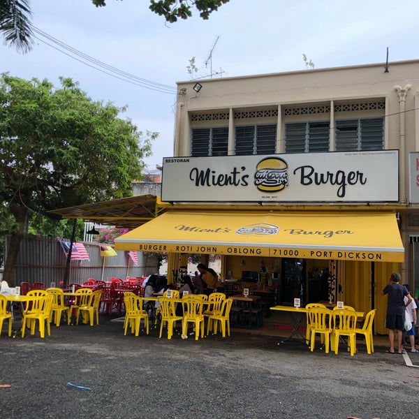 Photo taken at Mient&#39;s Burger by Eimhays on 10/29/2018