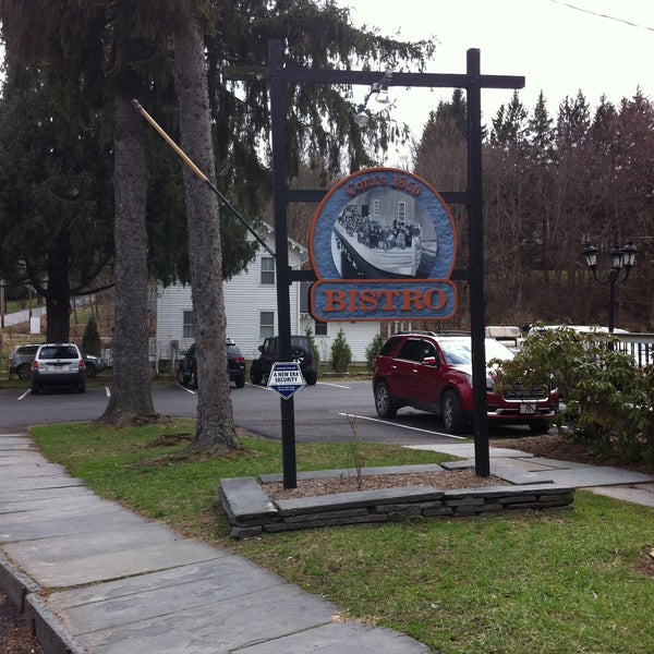 Coras 1850 Bistro Hawley, PA